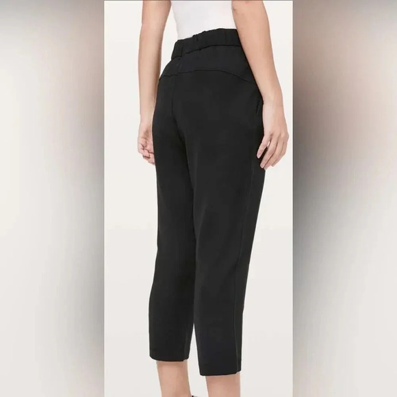 Lululemon On The Fly Crop Woven Size 6 - Picture 2 of 7